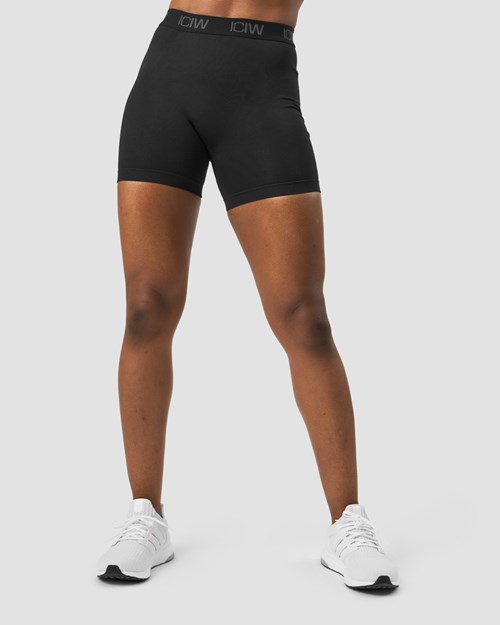 ICIW Define Seamless Logo Shorts Svarta | 847910OMP