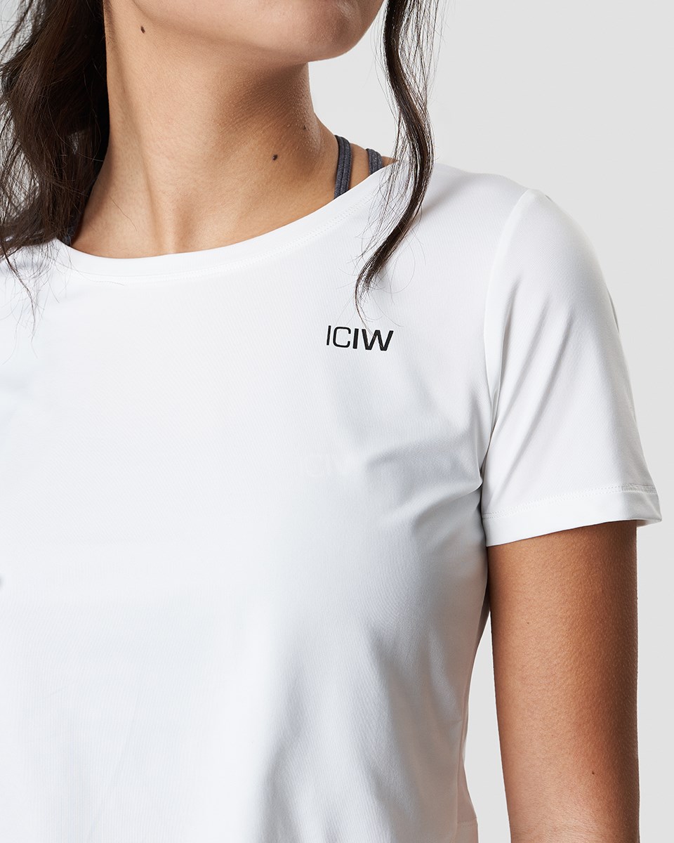 ICIW Tränings Crop Top Wmn Vita | 261493TQV